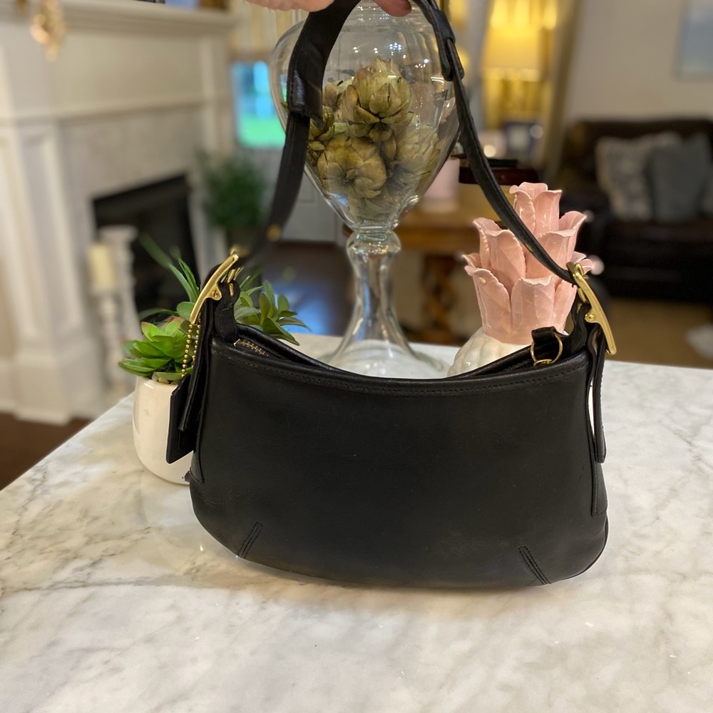 VINTAGE COACH BLACK SLIM HOBO SHOULDER BAG!🖤